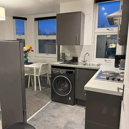 Apartment Near Alexandra Palace, London